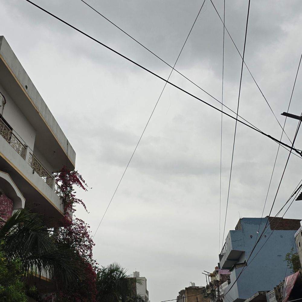 बिजनौर में बदला मौसम, हल्की बारिश शुरू:सुबह हल्की बारिश और ठंडी हवाओं से राहत, फसलों को नुकसान की आशंका