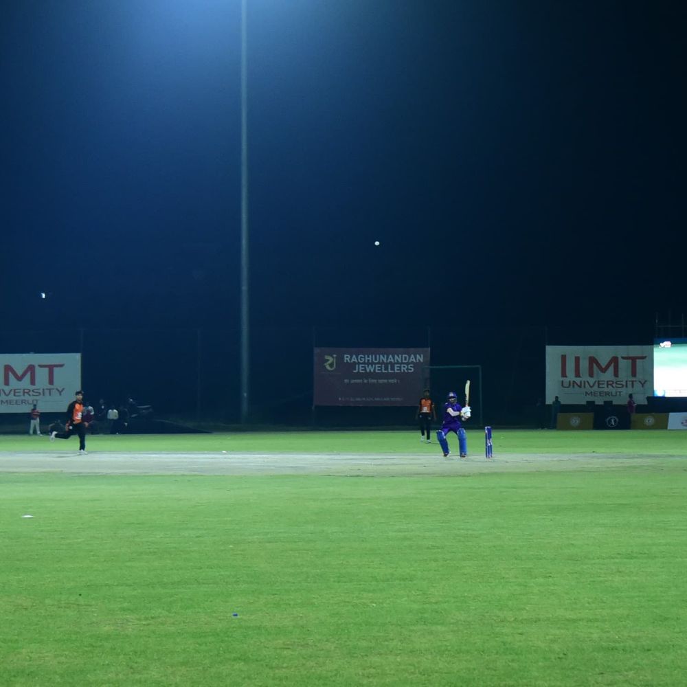 भुवनेश्वर कुमार ने IIMT मेरठ टी-20 लीग का उद्घाटन किया:शुभम स्मैशर्स और क्रिक गिरी चैंप्स के बीच खेला गया पहला मैच