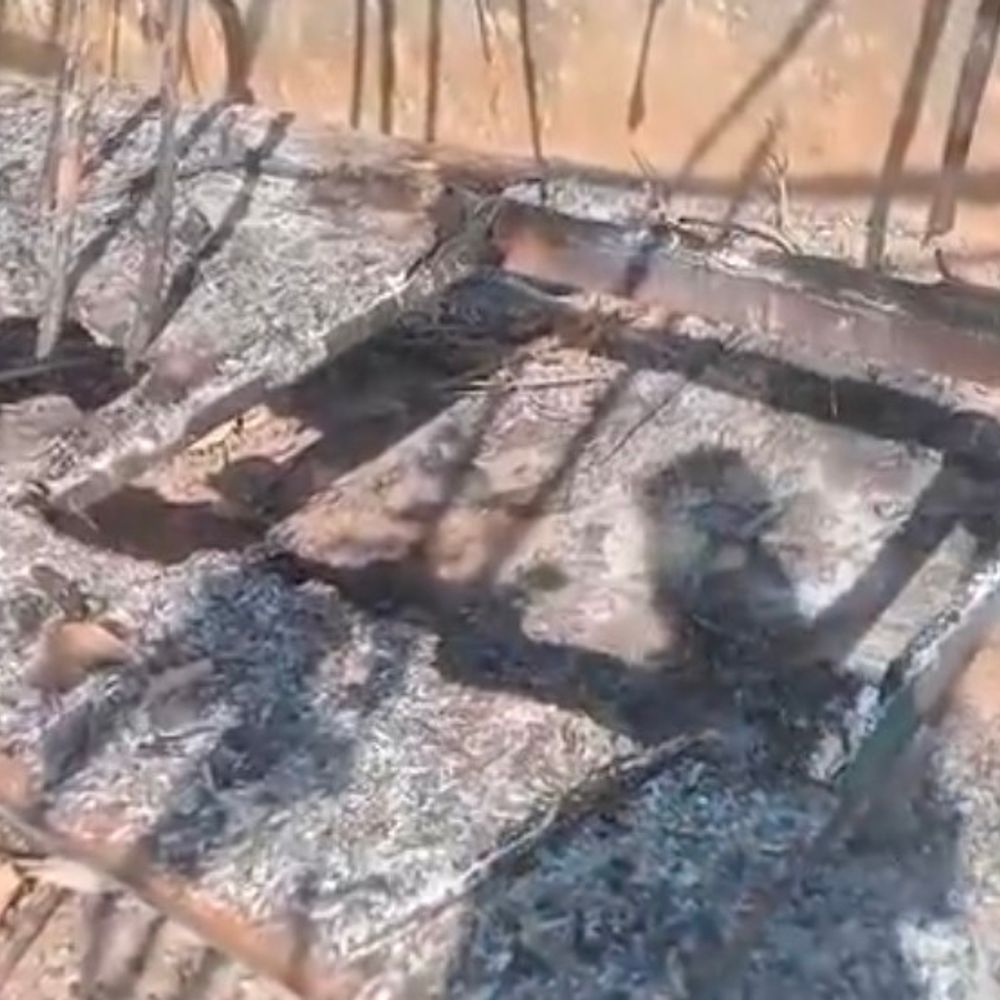 सीधी में बदमाशों ने दुकान में लगाई आग:  गरीब परिवार की रोजी-रोटी का साधन छिना, 15 हजार का सामान जला – Sidhi News