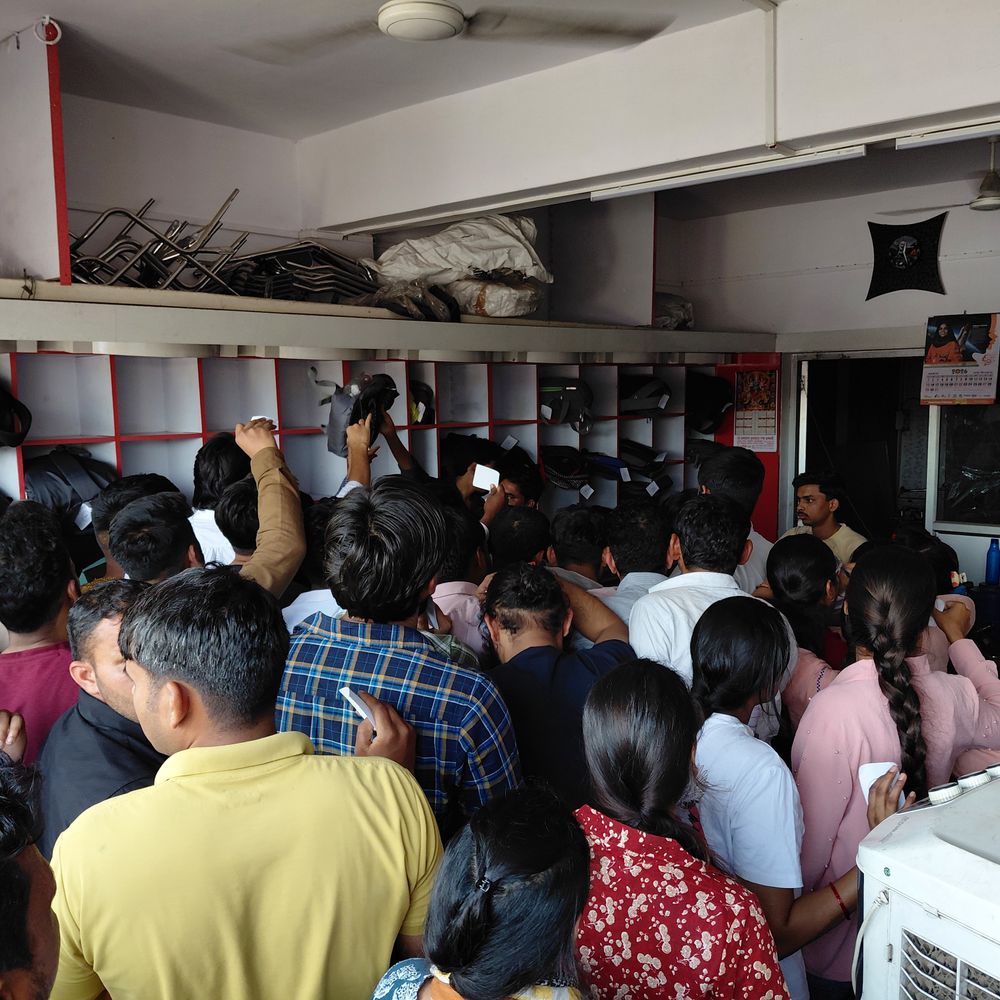 फर्रुखाबाद में दरोगा भर्ती परीक्षा खत्म:अभ्यर्थियों को सामान्य ज्ञान के सवालों में हुई दिक्कत, अफसर करते रहे गश्त