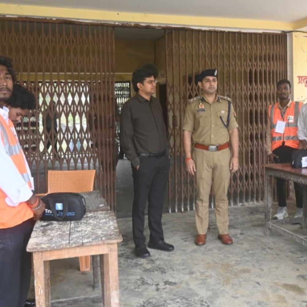 UPSI भर्ती परीक्षा की प्रथम पाली शांतिपूर्ण संपन्न:सिद्धार्थनगर में डीएम-एसपी ने किया परीक्षा केंद्र का निरीक्षण