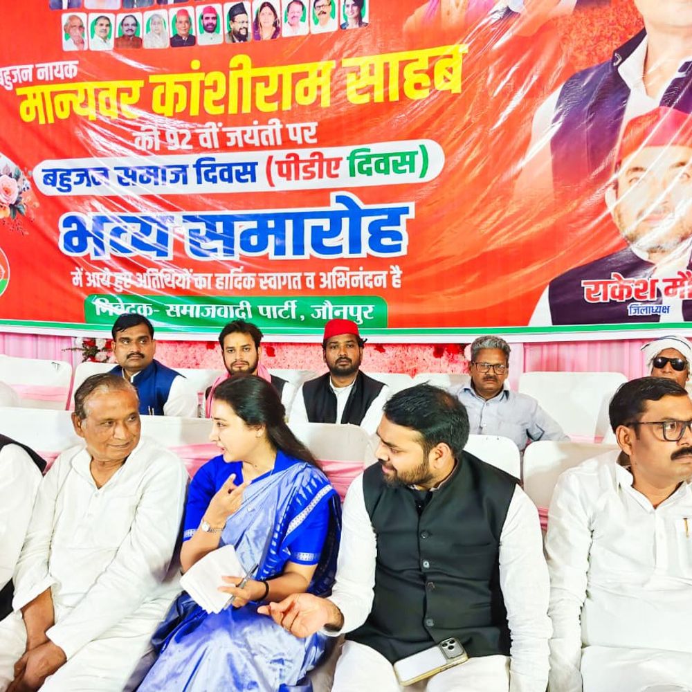 सपा ने कांशीराम की 92वीं जयंती मनाई:पीडीए समाज को एकजुट होने का आह्वान, रागिनी सोनकर ने भी रहीं मौजूद