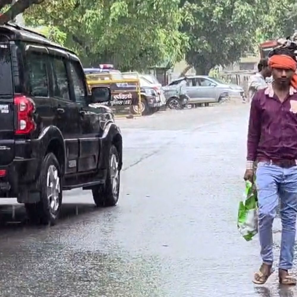 संभल में 4 MM बारिश, तेज हवा से ठिठुरन बढ़ी:22 किलोमीटर प्रति घंटे की रफ्तार से चली हवाएं, तापमान 28 डिग्री, AQI 58 हुआ