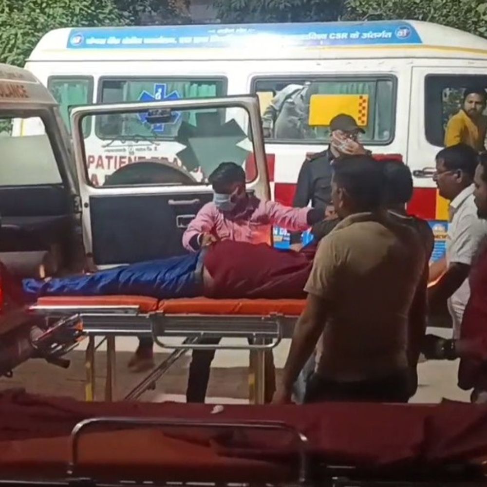 एटा में दो बाइकों की टक्कर, एक की मौत:पिता-पुत्र समेत चार घायल, दो हायर सेंटर रेफर, शादी समारोह में जा रहे थे