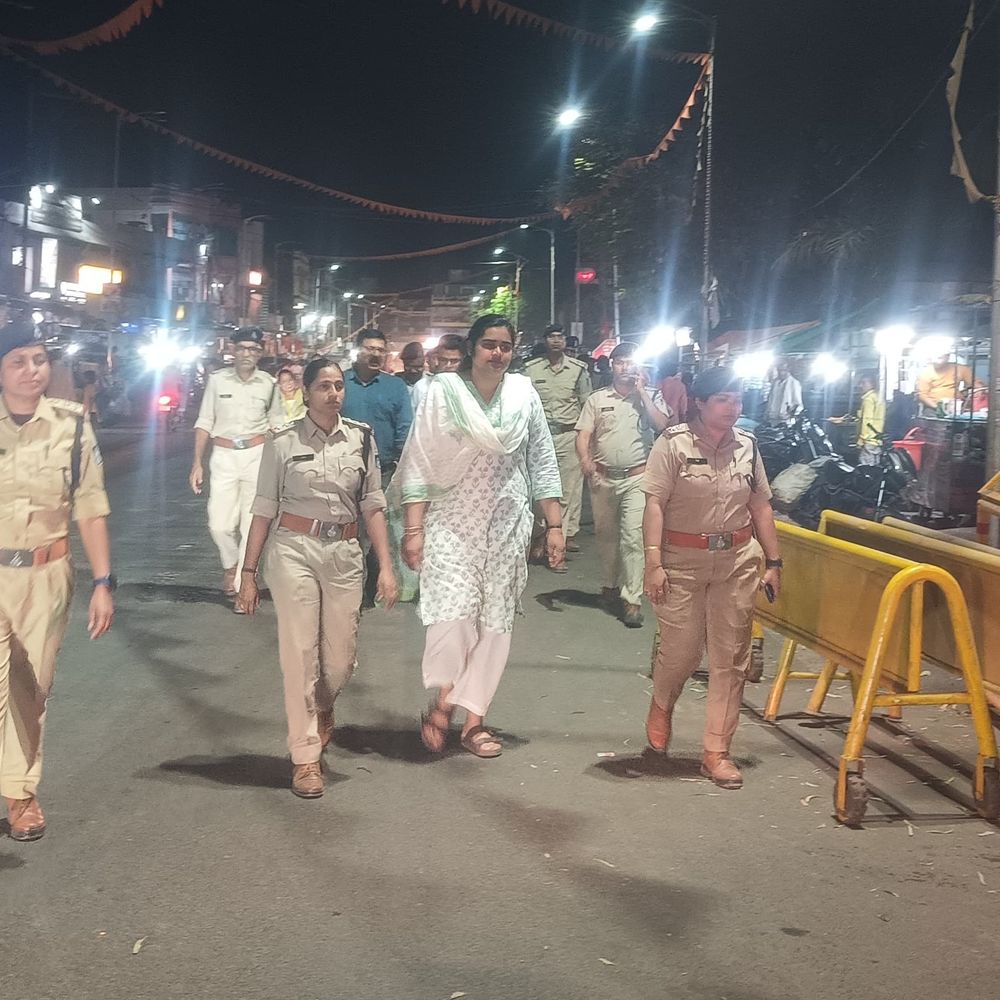 ईद-नवरात्रि से पहले रायसेन में पुलिस का फ्लैग मार्च:  मुख्य बाजार और पुरानी बस्ती में गश्त, अफवाह न फैलाने की अपील – Raisen News