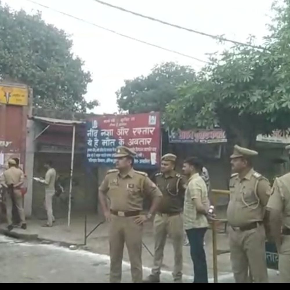 औरैया में दारोगा भर्ती परीक्षा जारी:दूसरे दिन 5280 अभ्यर्थी आठ केंद्रों पर दे रहे परीक्षा