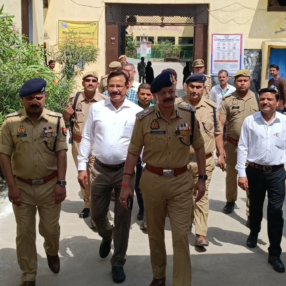 एडीजी कानपुर ने एसआई भर्ती परीक्षा केंद्रों का निरीक्षण किया:नकलविहीन व पारदर्शी परीक्षा के लिए दिए आवश्यक निर्देश