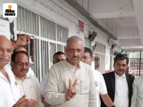 कानपुर के सपा विधायक अमिताभ बाजपेयी का CM को पत्र:बोले- पंडित शब्द ज्ञान, विद्वता और सम्मान का प्रतीक; पेपर बनाने वाले पर एक्शन हो