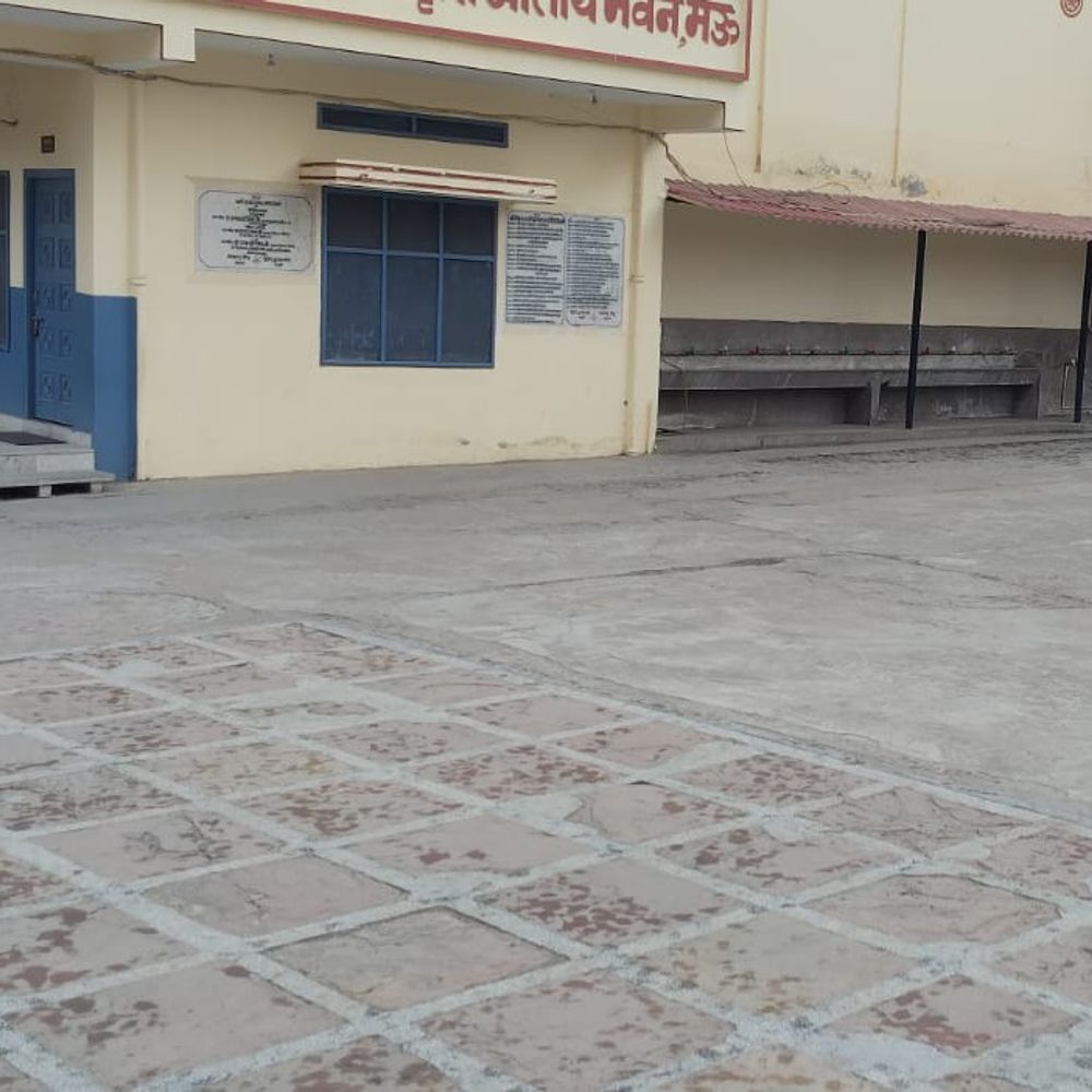 मऊ में मौसम बदला, बूंदाबांदी शुरू:तेज हवाओं से किसानों की चिंता बढ़ी, फसल को खतरा