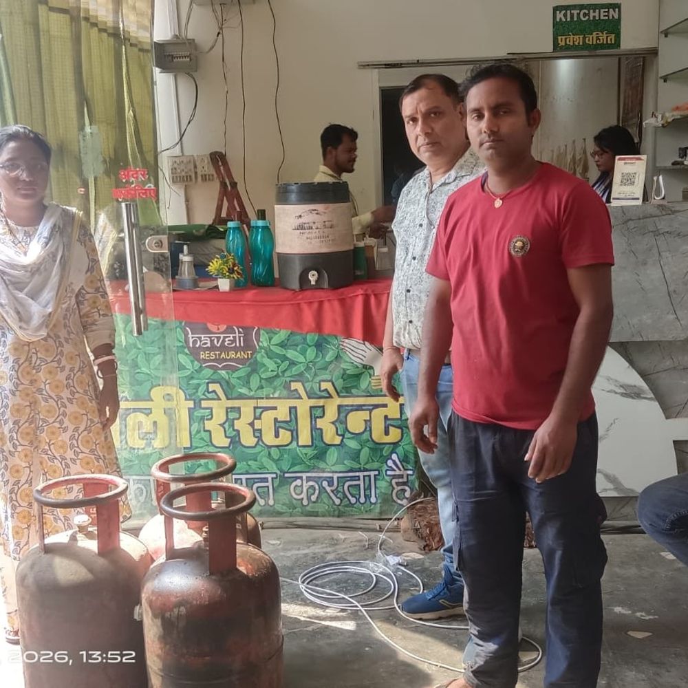 बलरामपुर में 13 घरेलू गैस सिलेंडर जब्त:  व्यावसायिक उपयोग पर अपर कलेक्टर ने की समीक्षा, अफवाहों से दूर रहने की अपील – Balrampur (Ramanujganj) News
