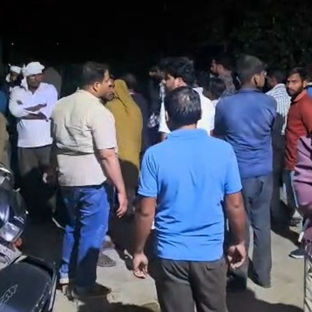 बाइक सवार दो चचेरे भाइयों की मौत:फर्रुखाबाद में तेज रफ्तार वाहन ने मारी टक्कर, घर लौटते समय हादसा