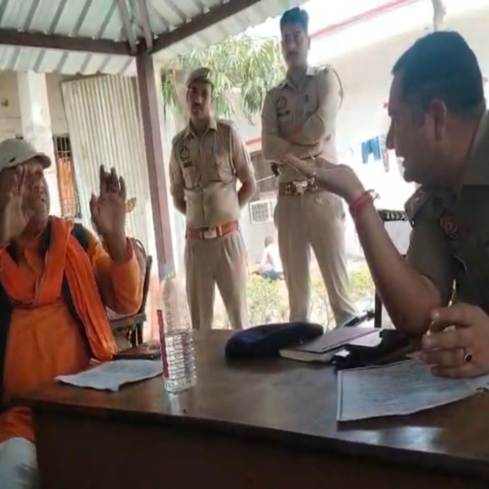 हिंदूवादी नेता ने सीओ से कहा-यह सिपाही की भाषा है':शाहजहांपुर में देवस्थान भूमि के रास्ते पर अवैध निर्माण के विरोध में थाने में हुई बहस