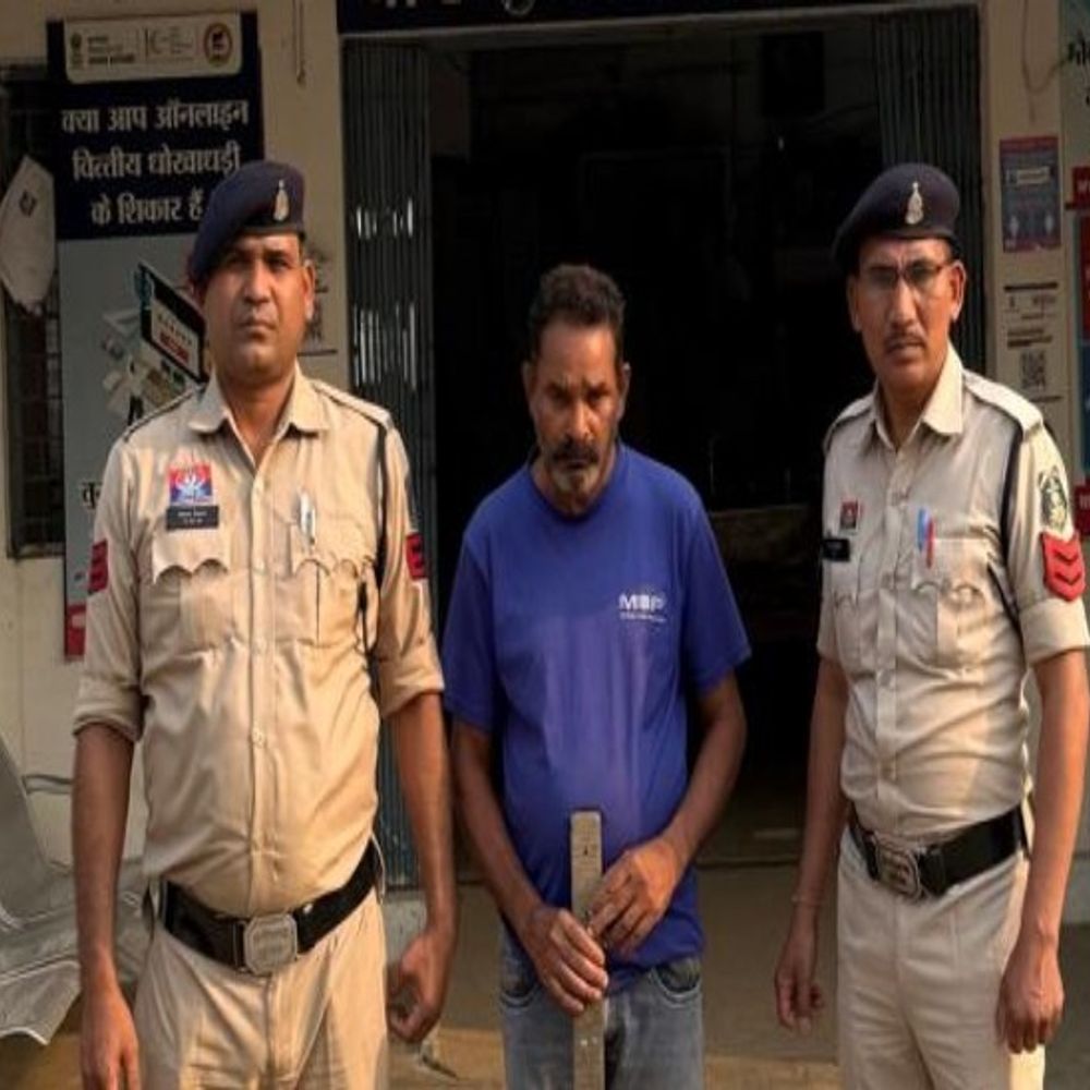 जांजगीर-चांपा में घर में घुसकर मारपीट:  जमीन विवाद में हाथ-मुक्कों से पीटा, आरोपी गिरफ्तार, नवागढ़ पुलिस ने की कार्रवाई – janjgir champa News