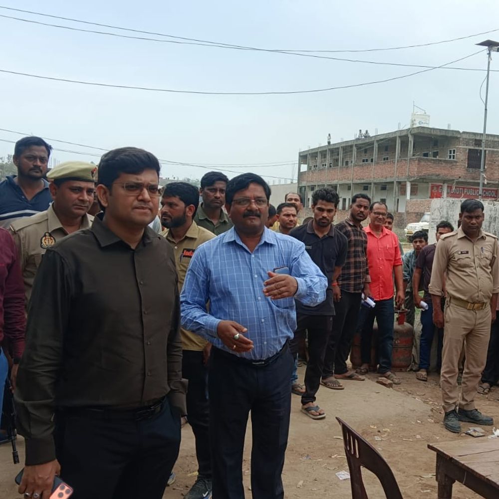 सिद्धार्थनगर डीएम ने गैस सर्विस का निरीक्षण किया:आपूर्ति व्यवस्था, सुरक्षा मानकों की जांच, अधिकारियों को दिए जरूरी दिशा-निर्देश