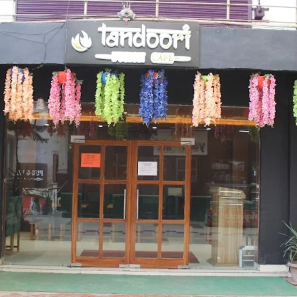 देवरिया रेस्टोरेंट में मिले घरेलू गैस सिलेंडर:संचालक पर मुकदमा दर्ज, लोग लकड़ी का कर रहे उपयोग