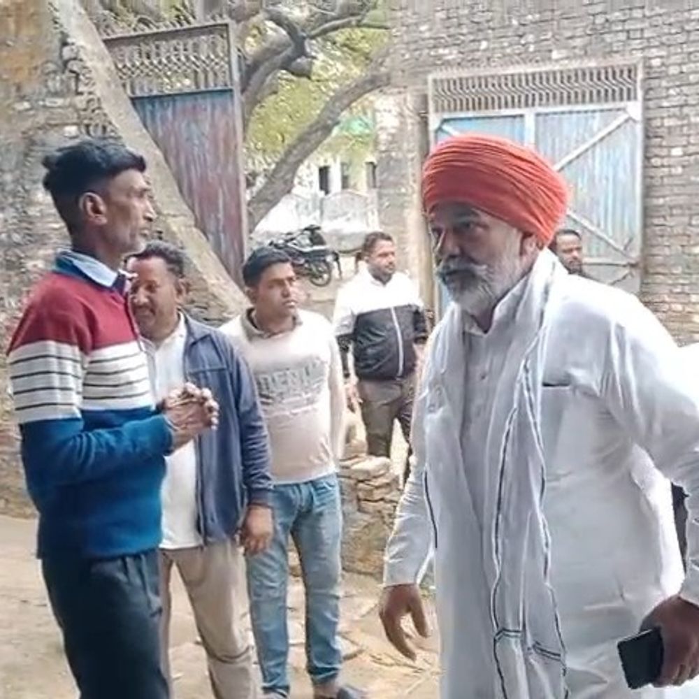 टिकैत का संभल सीओ को जवाब...अपने देश की चिंता करें:अमरोहा में कहा- ईंधन की कमी नहीं, अफवाहों से लोग बचें