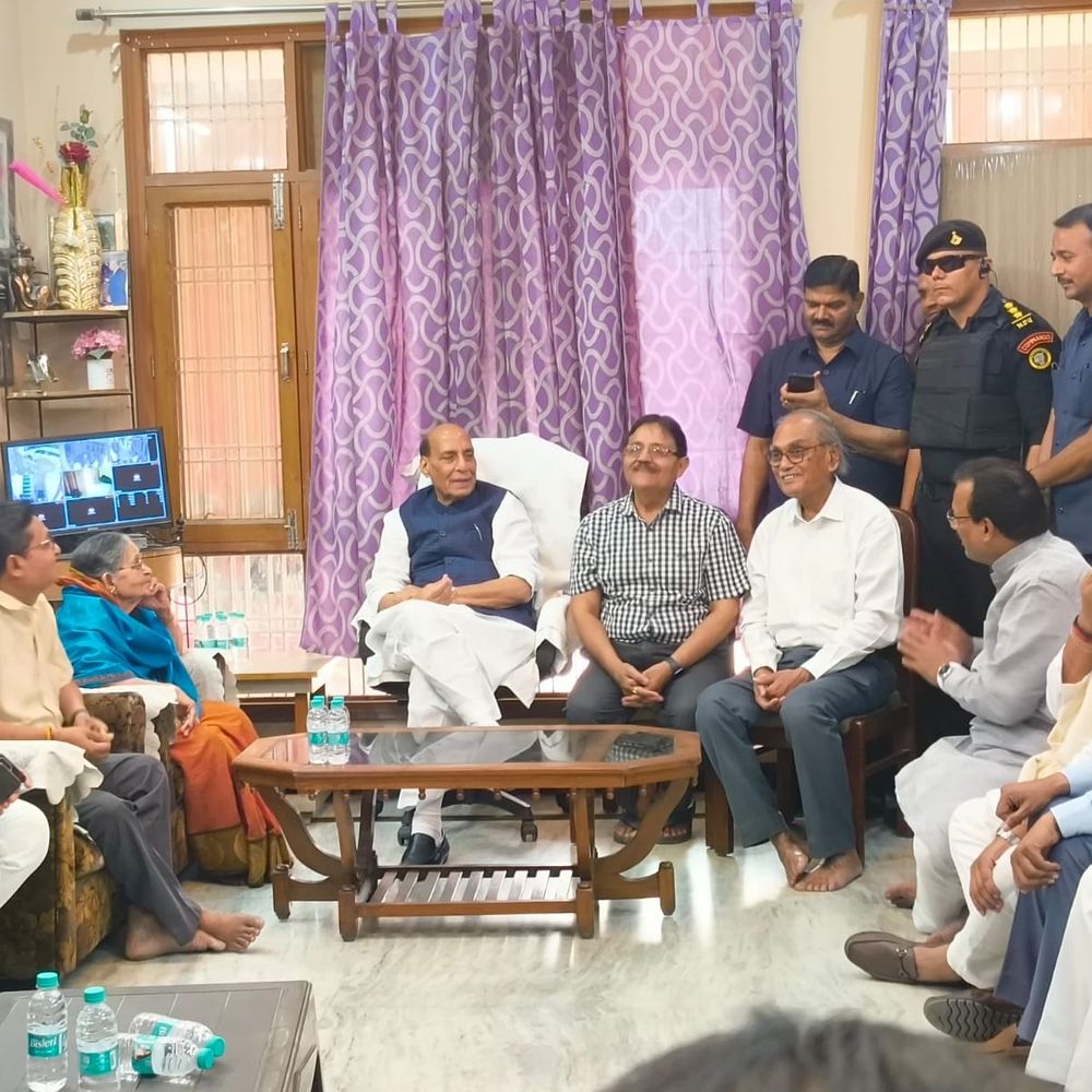 राजनाथ सिंह ने लखनऊ में चखा पारंपरिक व्यंजनों का स्वाद:रक्षा मंत्री ने शहर की पाक परंपरा की सराहना की