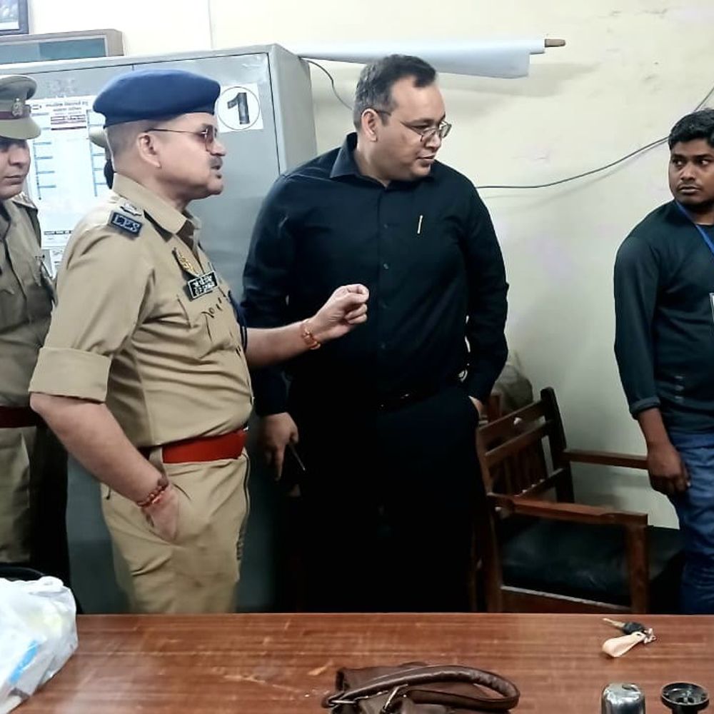 डीएम-एसपी ने परीक्षा केंद्रों का निरीक्षण किया:कासगंज में नकलविहीन परीक्षा के लिए सुरक्षा व्यवस्था जांची