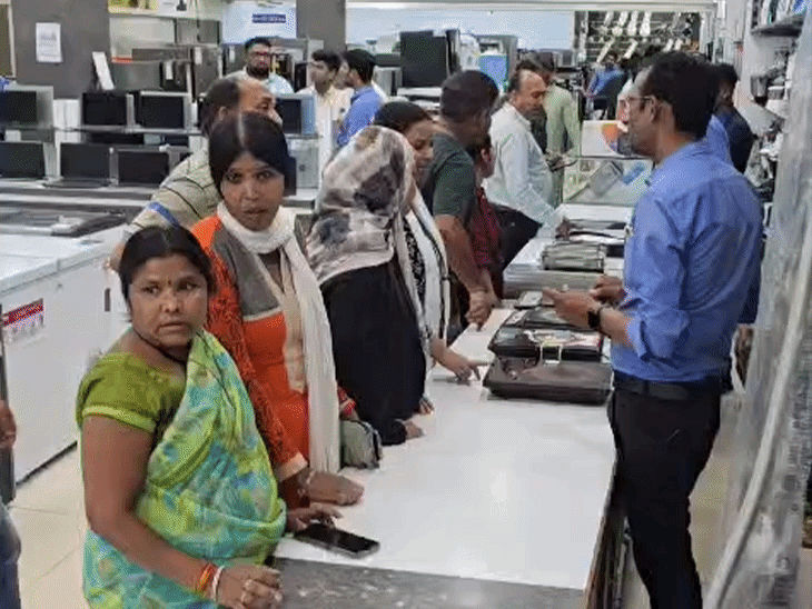 ‘घर में रसोई गैस खत्म, इंडक्शन भी नहीं मिल रहा’:400 से 500% बढ़ी डिमांड, चीन से 45 दिन में आएगा कच्चा माल