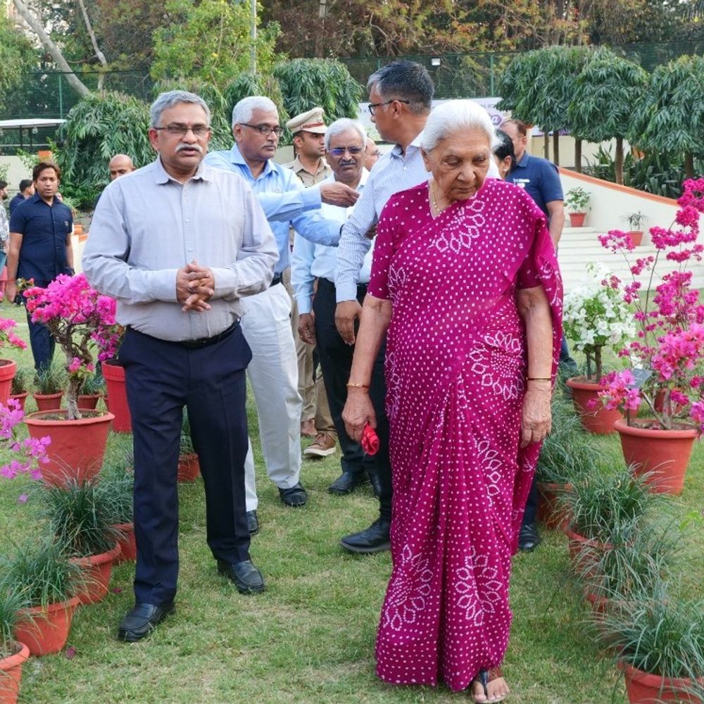 लखनऊ में बोगनवेलिया उत्सव का हुआ समापन:51 लोगों को किया गया सम्मानित, राज्यपाल बोली- गर्मी में आंखों को ठंड पहुंचाने वाला फूल