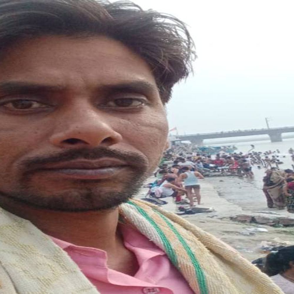 झांसी में सड़क हादसे में युवक की मौत:हाइवे पर बाइक डिवाइडर से टकराई, 6 माह पहले पत्नी की मौत हुई थी, दोस्त घायल