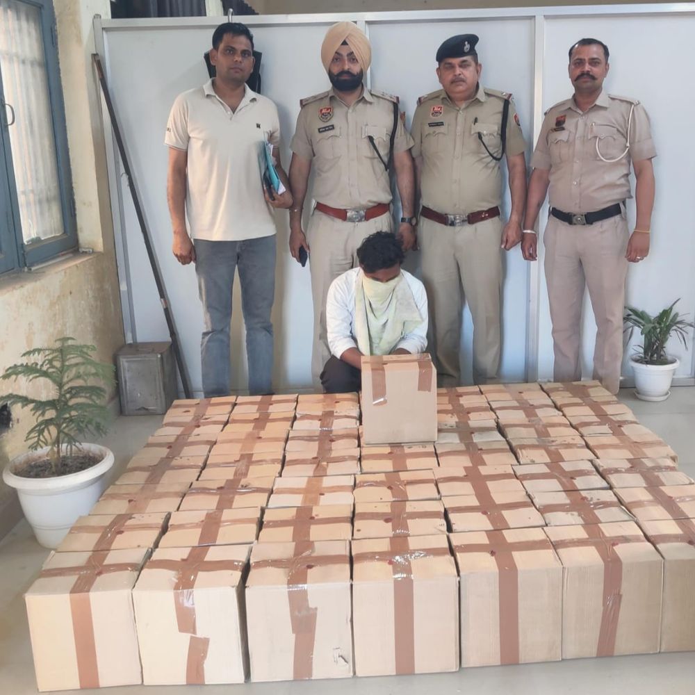 चंडीगढ़ से उत्तराखंड सप्लाई हो रही अवैध शराब:  पंचकूला में उत्तराखंड का ड्राइवर गिरफ्तार, 50 पेटी अंग्रेजी शराब बरामद – Panchkula News