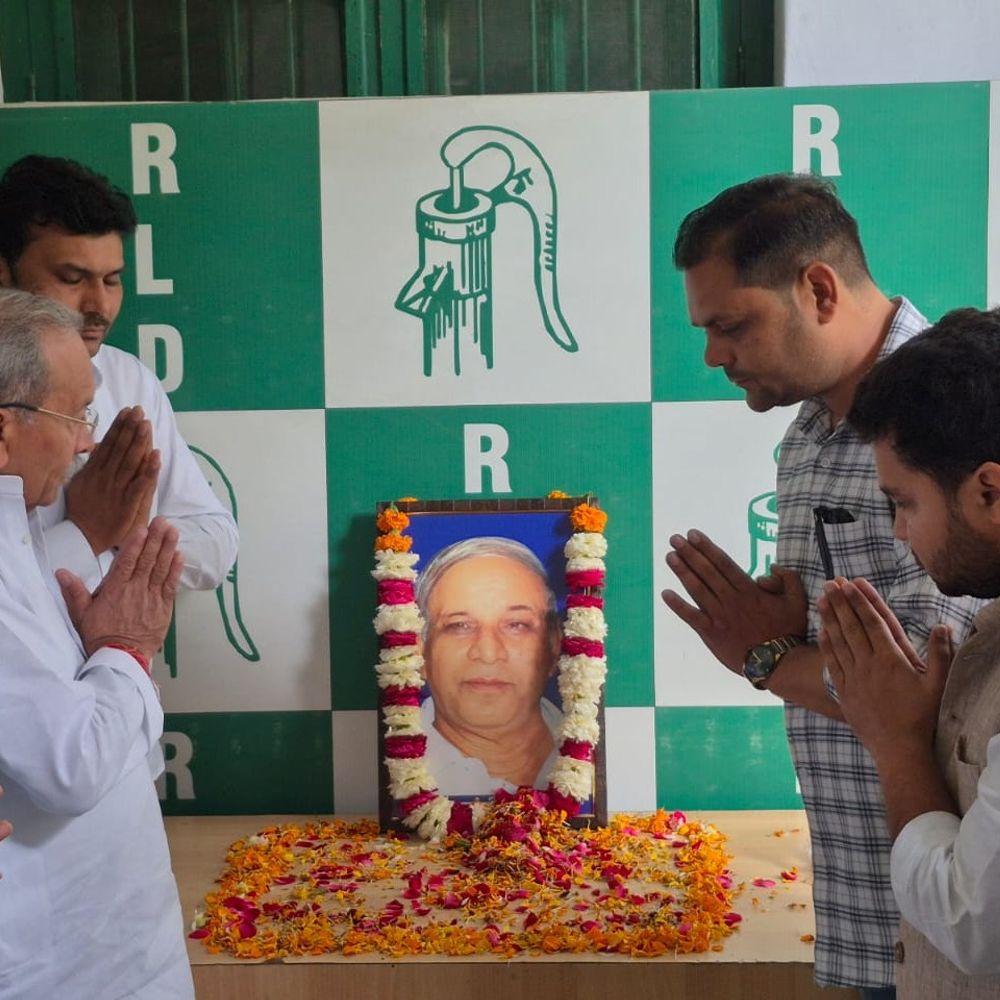 मेरठ में रालोद कार्यकर्ताओं ने मनाया कांशीराम का जन्मदिवस:जिला अध्यक्ष और सांसद के साथ कार्यकर्ताओं ने सामाजिक न्याय के पथ पर चलने का लिया प्रण