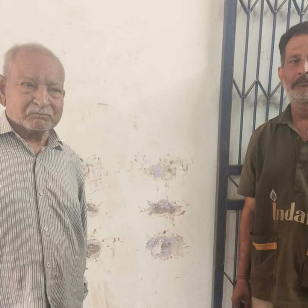 कानपुर के हार्ट पेसेन्ट बुजुर्ग को मिला गैस सिलेंडर:कल भास्कर के कैमरे पर सिर पकड़ कर रोए थे, आज गैस एजेंसी ने बुलाकर दिया सिलेंडर