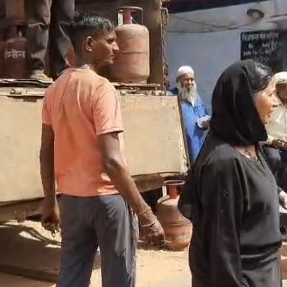 गैस एजेंसी फोन नहीं उठा रहे, कालाबाजारी का संदेह:जिला पूर्ति अधिकारी ने शिकायतों पर दी चेतावनी, कार्रवाई की बात