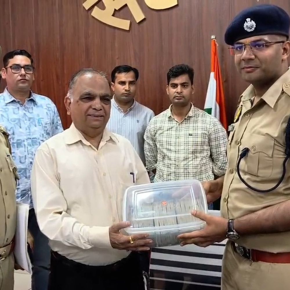 साइबर ठगी के शिकार डॉक्टर को मिले 7 लाख:सहारनपुर में आयुष्मान कार्ड के नाम पर 90 लाख की हुई थी ठगी, खरीद ली थी आरोपियों ने गाड़ी