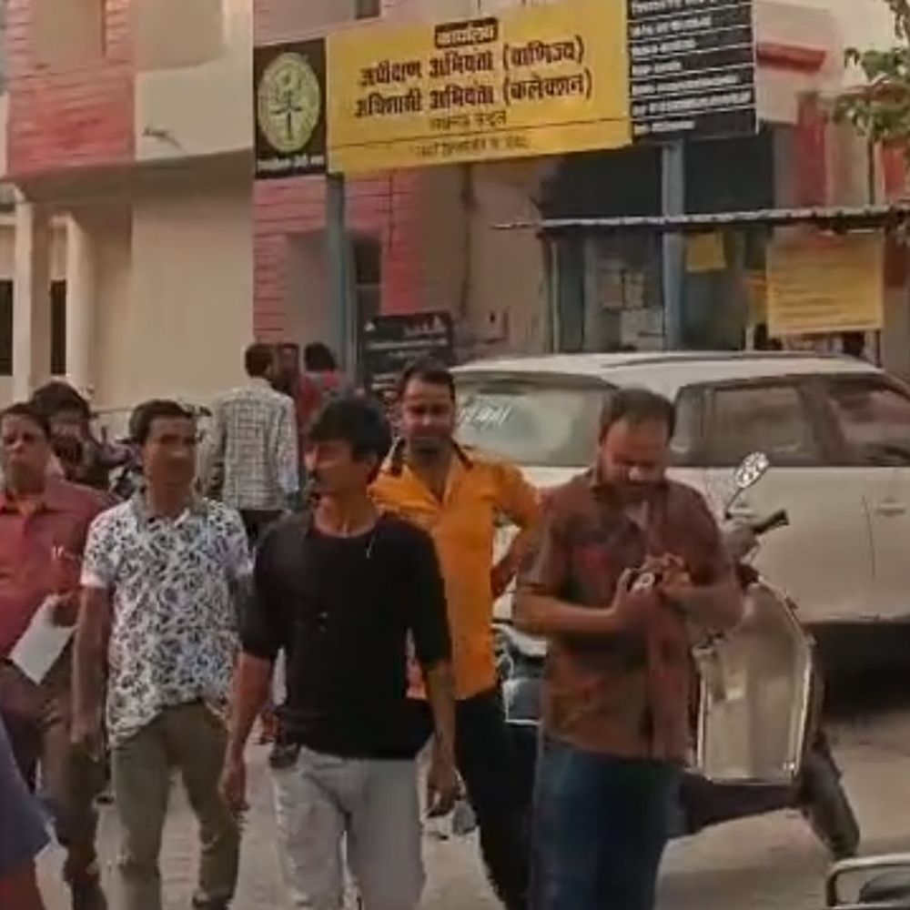 लखनऊ में 5855 का कटा बिजली कनेक्शन:गुस्साए लोगों ने जमकर किया हंगामा, बिल जमा होने के बाद भी लाइट नहीं जुड़ने से थे नाराज