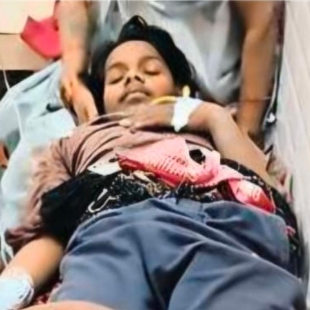 हाईटेंशन तार की चपेट में आया किशोर, झुलसा:संतकबीर नगर में घर की छत पर 11 हजार वोल्ट बिजली तार से हादसा