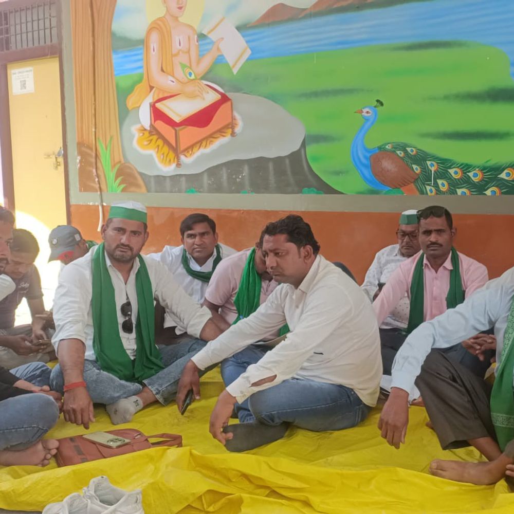 भाकियू टिकैत ने नायब तहसीलदार को ज्ञापन दिया:कासगंज में किसानों की विभिन्न समस्याओं के समाधान की मांग