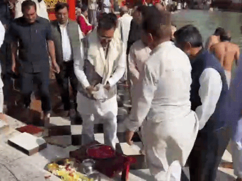 माता की अस्थियां लेकर हरिद्वार पहुंचे विधानसभा अध्यक्ष हरविंद्र कल्याण:  गंगा तट पर मंत्रोच्चार के बीच विधि-विधान से किया अस्थि विसर्जन, कई महीनों से अस्वस्थ थीं प्रेम कौर – Karnal News