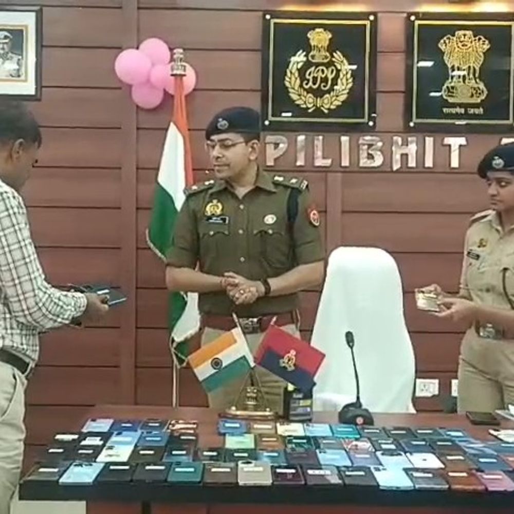 पीलीभीत पुलिस ने 206 गुम मोबाइल बरामद किए:साइबर सेल ने ₹24 लाख से अधिक के फोन मालिकों को लौटाए