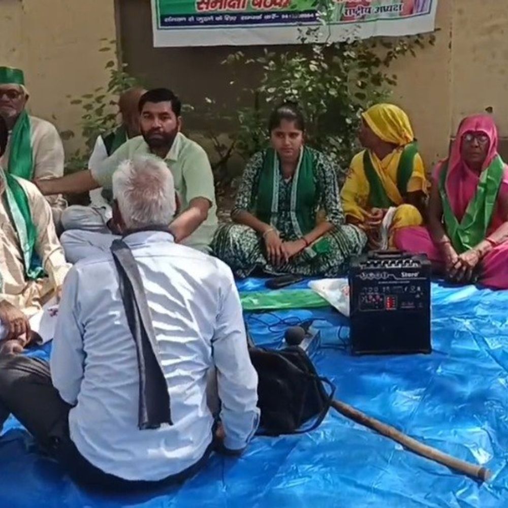 किसानों ने समस्याओं को लेकर किया प्रदर्शन:राष्ट्रपति और DM को सौंपा ज्ञापन, रोजगार व खारे पानी की समस्या उठाई