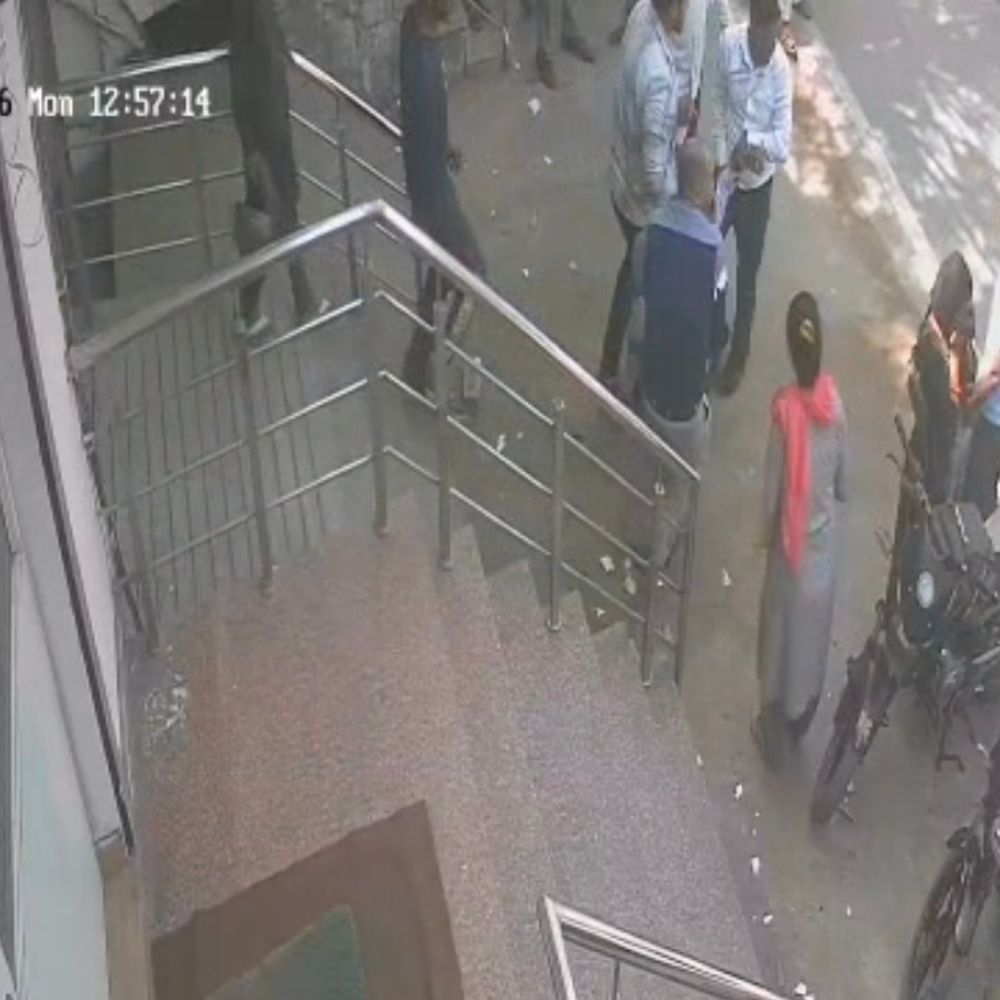 छुट्‌टी नहीं देने पर बैंक मैनेजर की गोली मारकर हत्या:गाजियाबाद में गार्ड ने छाती पर फायर झोंका, अस्पताल पहुंचने से पहले मौत