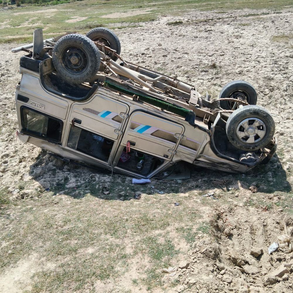 फतेहपुर में स्कूली बच्चों से भरी बोलेरो पलटी:एआरटीओ ने स्कूल प्रबंधक, मालिक और ड्राइवर पर दर्ज कराया मुकदमा