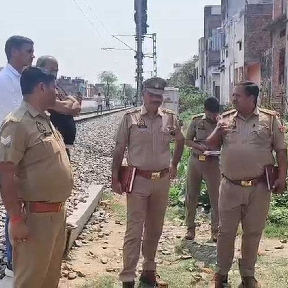 सीतापुर में संदिग्ध हालात में युवक की मौत:रेलवे ट्रैक के पास टैंक पर मिला शव, पुलिस जांच में जुटी