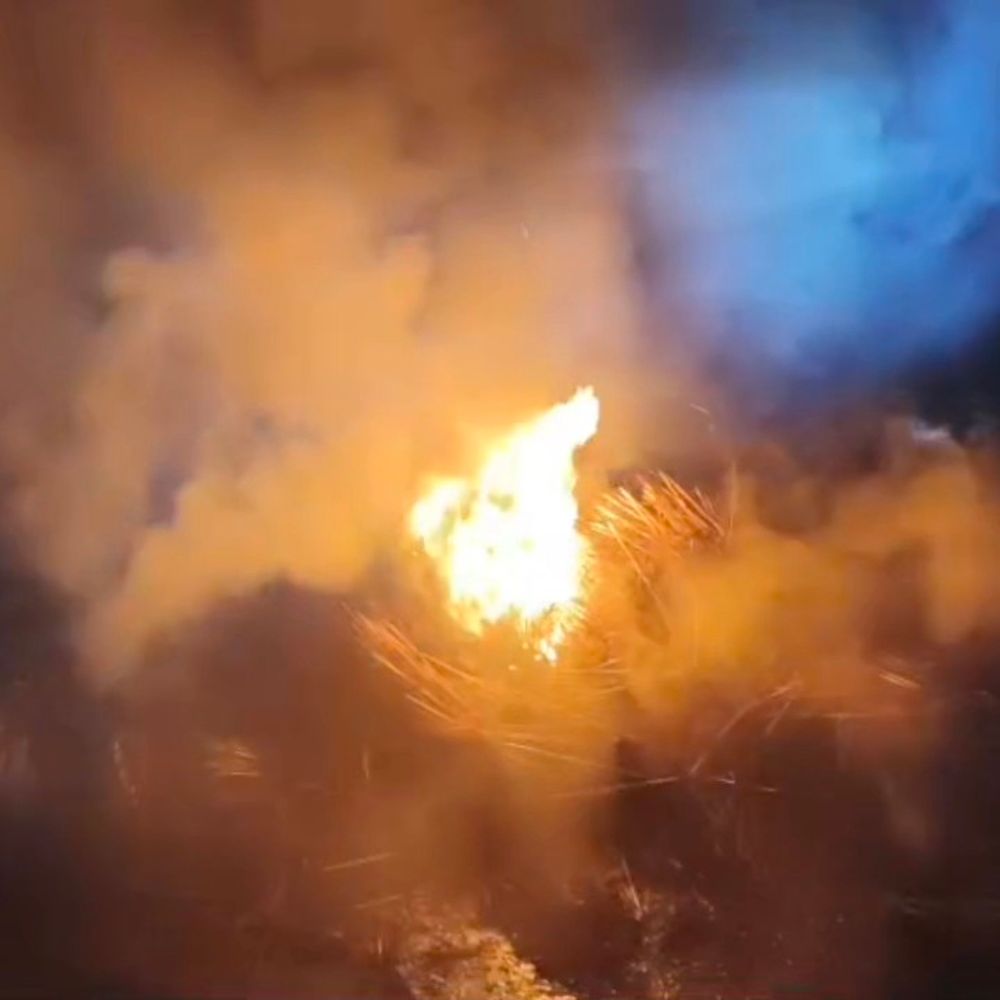 भीलूड़ा में गेहूं से भरी ट्रैक्टर-ट्रॉली में लगी आग:  शॉर्ट सर्किट से हजारों की फसल खाक, ग्रामीणों ने पाया काबू – Dungarpur News