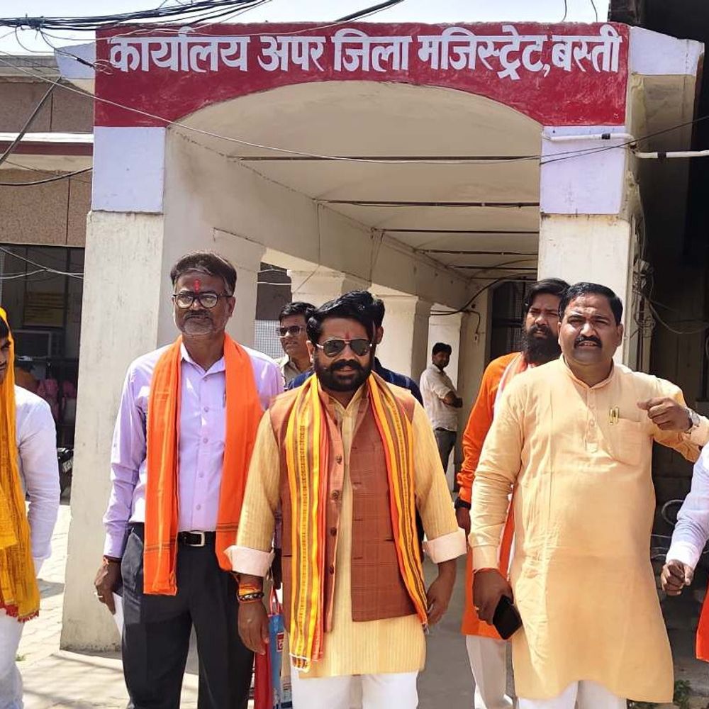 बस्ती में अवैध खनन रोकने की मांग:विश्व हिन्दू महासंघ ने जिलाधिकारी को सौंपा ज्ञापन, बोले- करोड़ों के राजस्व का नुकसान