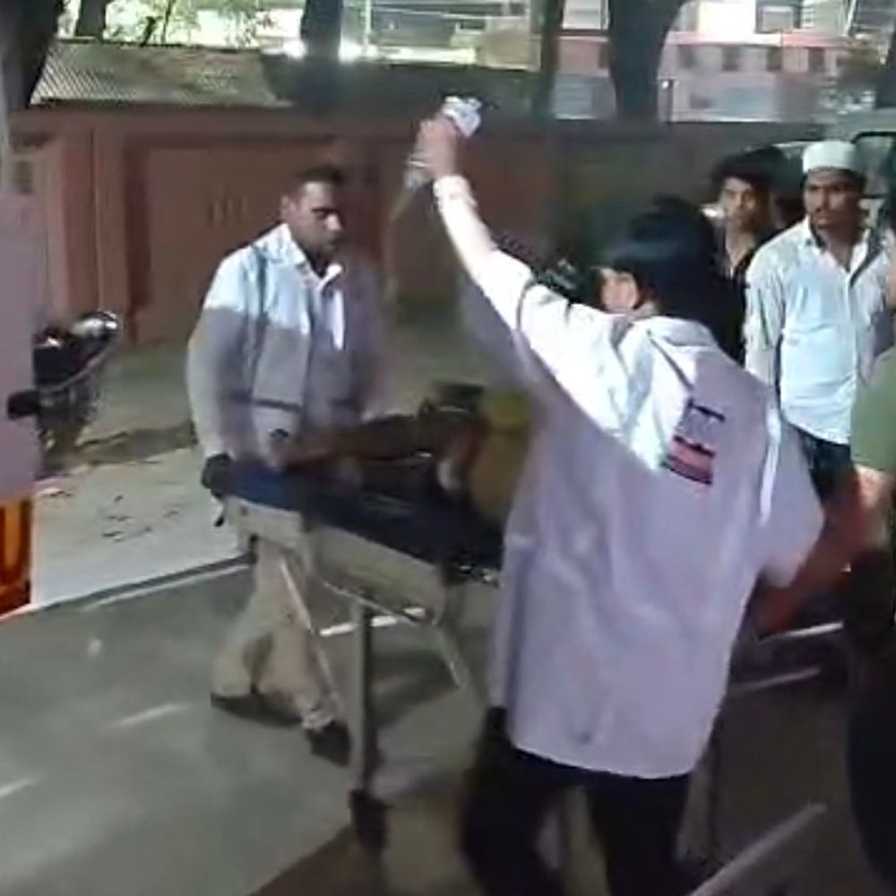 प्रतापगढ़ में पुरानी रंजिश में फायरिंग, दो घायल:20 पर केस दर्ज, आधा दर्जन हिरासत में; प्रयागराज में इलाज जारी