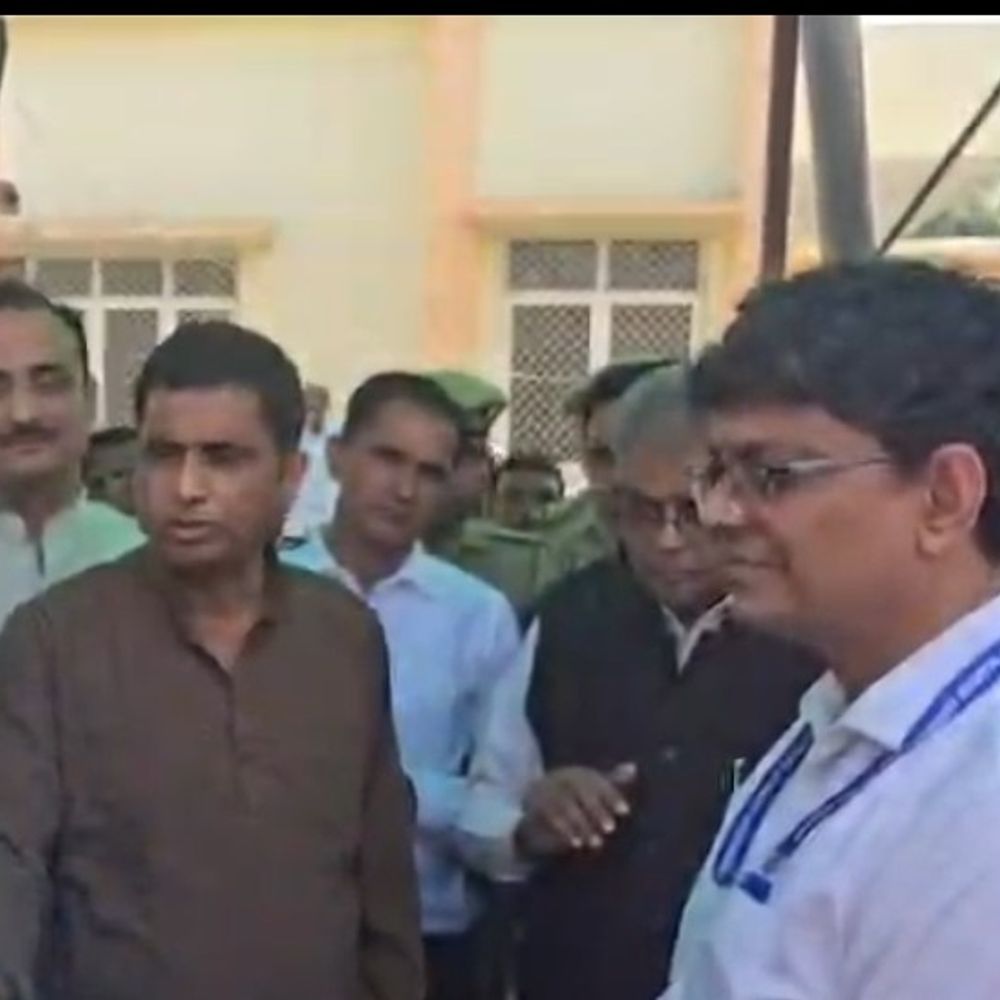 बुलंदशहर में स्वास्थ्य विभाग की पोल खुली:प्रभारी मंत्री अरुण सक्सेना ने निरीक्षण किया, मरीजों ने मनमानी की शिकायतें की