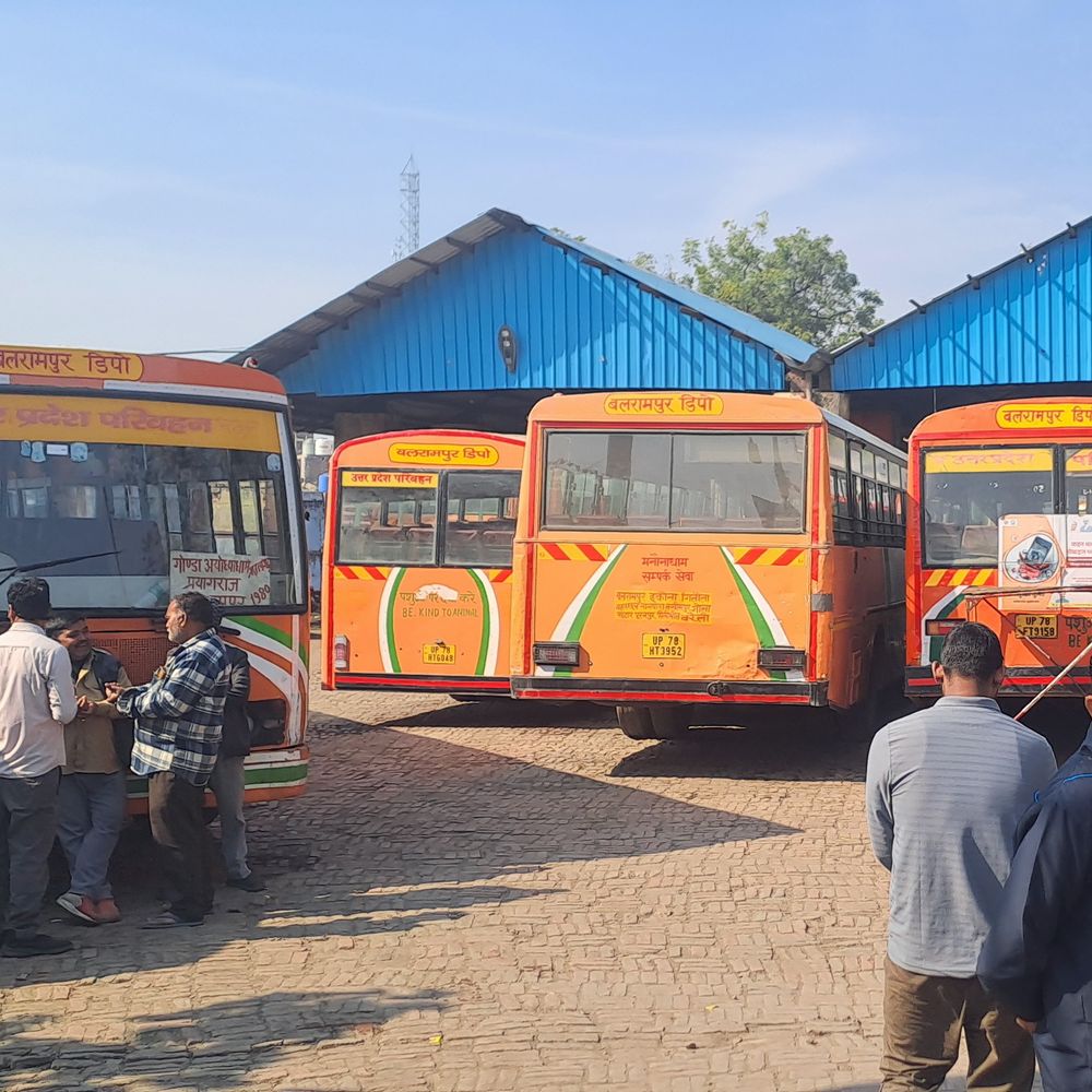 20 संविदा चालक-परिचालक ड्यूटी से अनुपस्थित:बलरामपुर परिवहन निगम ने की कार्रवाई, सेवा समाप्ति का नोटिस जारी किया