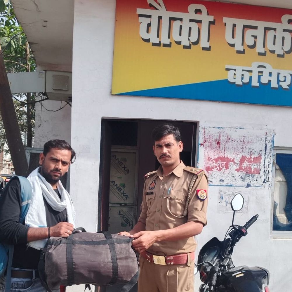 कानपुर में यात्री का छूटा बैग पुलिस ने लौटाया:CCTV की मदद से कुछ घंटों में मिला सामान, यात्री ने जताया आभार