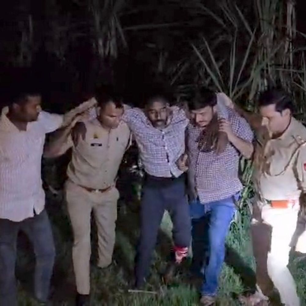 मुजफ्फरनगर में पुलिस की बदमाशों से मुठभेड़:15 हजार का इनामी गौकश घायल, साथी गिरफ्तार; हथियार बरामद