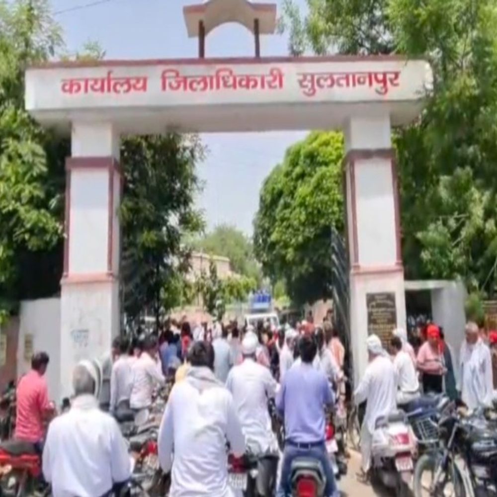 सुल्तानपुर में 27 स्थानों पर अवैध मार्केट का निर्माण:बिना नक्शा पास कराए बन रहे कॉम्प्लेक्स, पार्किंग नहीं, सीएम से शिकायत