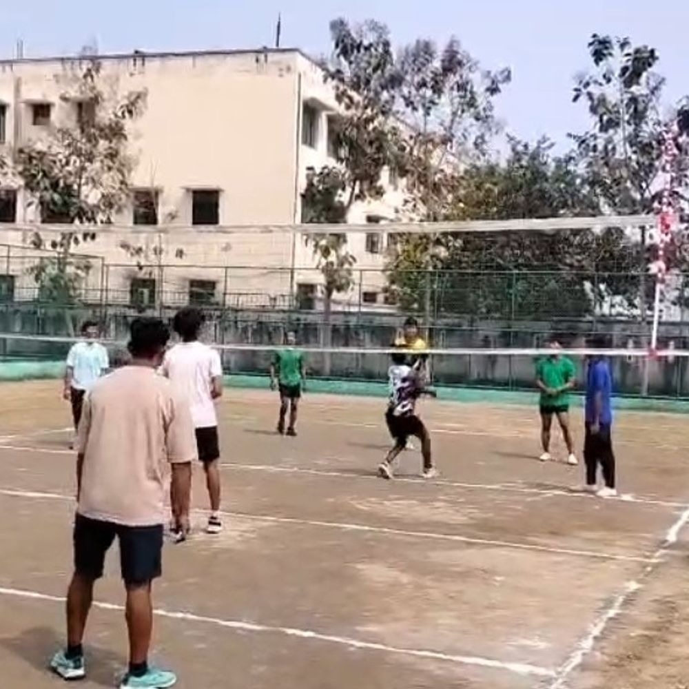 श्रावस्ती में दो दिवसीय जिला स्तरीय खेल प्रतियोगिताएं शुरू:मुख्य अतिथि सौरभ यादव ने किया शुभारंभ, खिलाड़ियों ने दिखाया दमखम