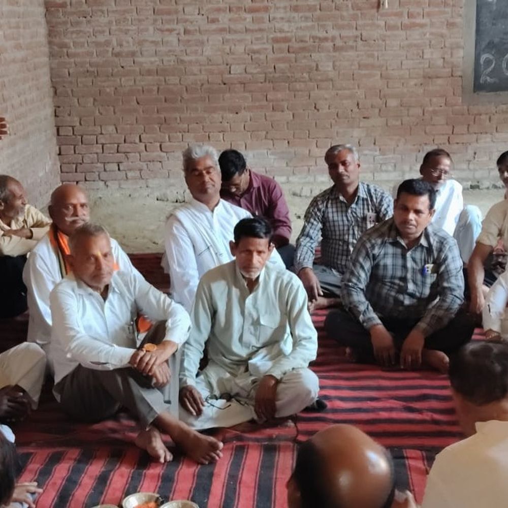 औरैया में विश्वकर्मा महासभा का होली मिलन कार्यक्रम:सदस्यों ने गुलाल लगाकर भाईचारे का संदेश दिया, दीं शुभकामनाएं