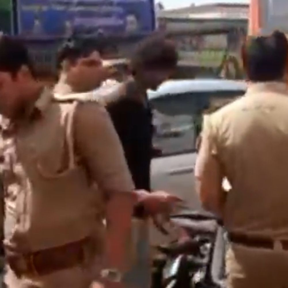 रामपुर होटल में युवक दो सगी बहनों के साथ मिला:परिजनों ने शिकायत नहीं की, पुलिस ने शांति भंग में जेल भेजा